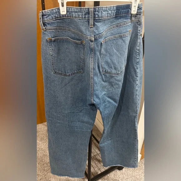 Abercrombie & Fitch Curve Love Relaxed Fit Blue Jeans - Picture 3 of 3